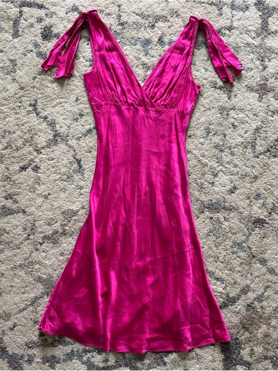 BCBGMaxAzria Dresses & Skirts - Y2K BCBGMaxazria 100% Silk Pink Midi Dress